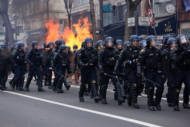 8b2180e8bb624fdc9a1950c268b324b0 Riot police in Paris