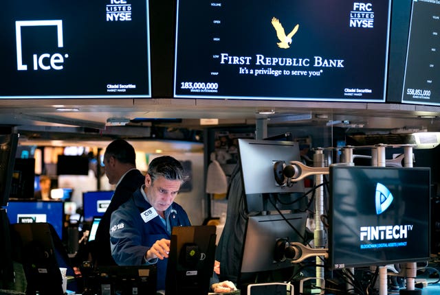 cedb8411e2524ef282d823e39ab84175 Traders work on the floor at the New York Stock Exchange in New York