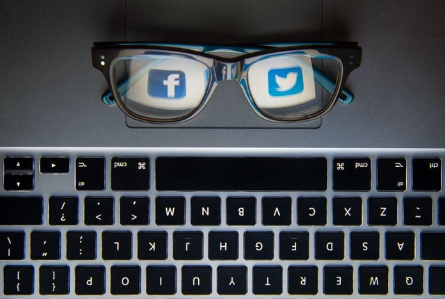 2-24904662 Facebook and Twitter
