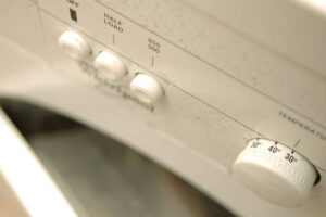 Smart speaker tool alerts users to home appliance product recalls