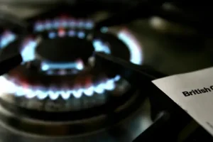 British Gas suspends force-fitting prepayment meters after debt agent report