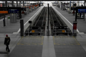 Strike over pay paralyses rail and air travel in Germany