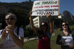 Residents protest over zipline on Rio’s Sugarloaf Mountain
