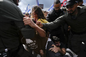 Israeli unions increase pressure on Netanyahu with nationwide strike