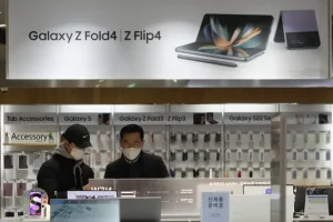 Samsung’s profit plummets amid global economic woes