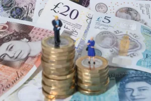 Sharp rise in consumer spending recorded as inflation soared