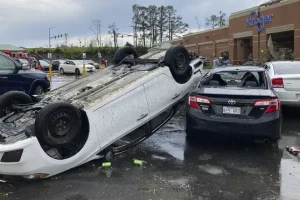 Homes damaged as tornado hits Arkansas capital
