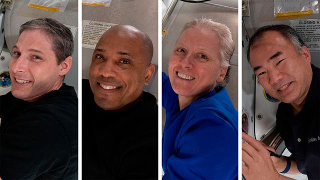 2-59496402 SpaceX Astronauts Return