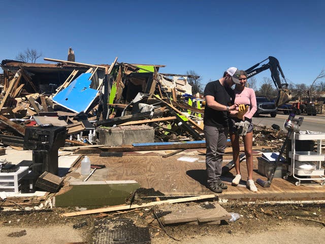 48dc673e19cd4bfcb2c17514011c9c17 Arkansas wreckage