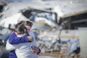 More than 20 dead after tornadoes rake US Midwest and South