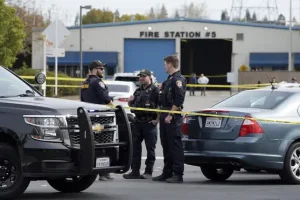 Suspect shoots two hostages in California park after wounding police officer