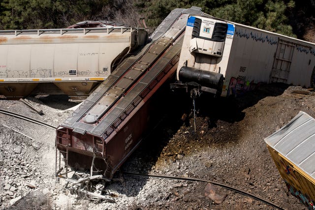 97cd2bc3f68c49fbb833f35f71149d87 Train derailment in Montana