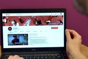 YouTube adds fact-check panels to search results in the UK