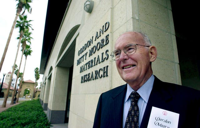 1e94d0b3910a42419462c3dff8108e46 Gordon Moore has died at the age of 94