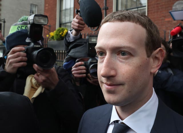 2-42112425-4 Mark Zuckerberg