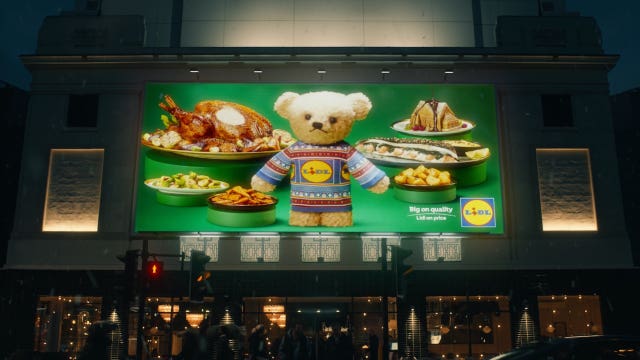 2-69596875 Lidl Christmas advert