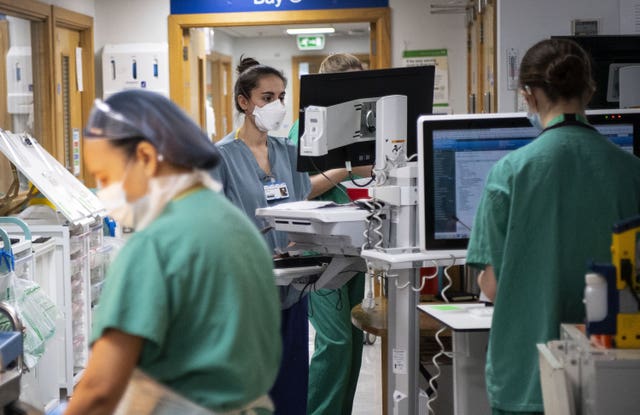 2-69861376 Staff nurses on a hospital ward