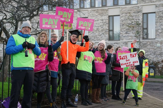 2-69931068 Teachers strike