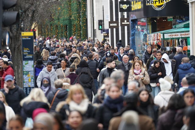 2-70382647 Christmas shopping
