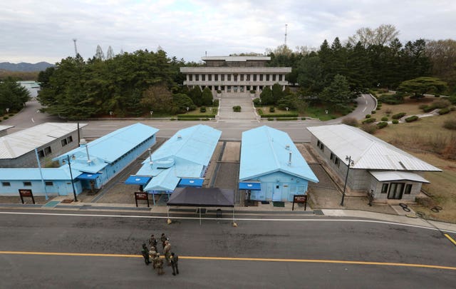 3c62d10dae17400cad082bae7a4cd8af South Korean and US army soldiers, wearing grey uniforms, at the border village of Panmunjom in the demilitarised zone (DMZ) between the two Koreas in Paju, South Korea, in 2019