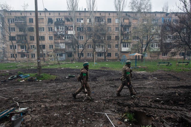 4ffa7cd2cb3648578176c986257572a6 Ukrainian soldiers walk in an area of the heaviest fighting in Bakhmut, Donetsk region