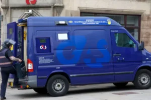 Union questions Bank of England over cash shortage fears as G4S staff to strike