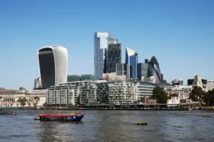 London stocks edge lower as hot US jobs data weighs on markets