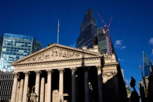 Banks save FTSE from big falls as global stocks drop