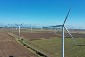 Sunak bows to pressure from Tory backbenchers to allow new onshore wind