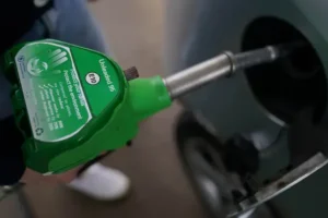 Supermarket cuts fuel prices