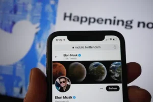 Twitter Blue subscription relaunches with higher price for iPhone users