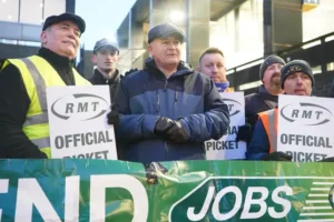 Rail dispute unlikely to end without mandate for industry to negotiate – RMT