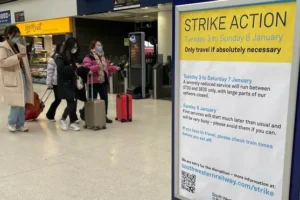 More rail strike disruption as new TUC boss calls for urgent meeting with PM