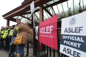 Government pressing ahead with ‘minimum safety levels’ Bill during strikes