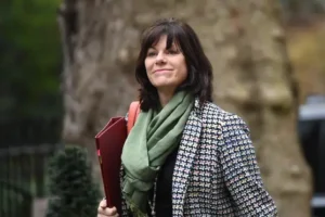 Former Tory energy minister quits party and praises Labour competence