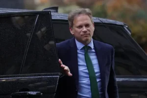 Shapps on collision course with unions over minimum service levels laws