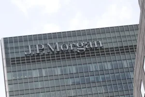 Bankers’ bonuses will drop to reflect performance, JP Morgan chief says