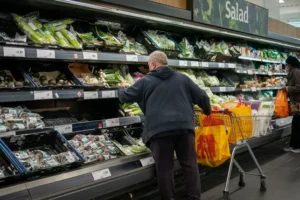 Retailers struggled over Christmas as embattled shoppers cut back on spending
