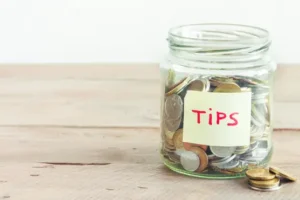 Bid to guarantee tips for hospitality workers moves closer to becoming law