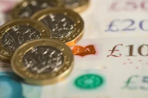 Government right to take wait-and-see approach over state pension age – experts