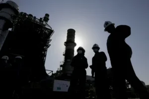 Saudi Arabia risks angering US as it announces cut in oil production