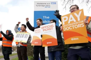 Barclay urged to present ‘credible’ pay offer to halt strikes by junior doctors