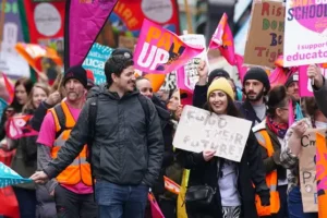 UK economy flatlines in February as strikes impact growth