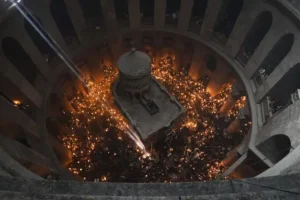 Christian faithful celebrate ‘Holy Fire’ under restrictions