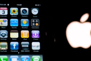 Apple and Google app stores ‘should have same legal duties as corner shops’