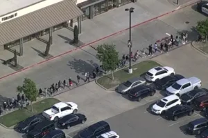 Eight killed and seven injured in shooting at Dallas shopping centre