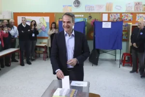 PM’s party has clear lead in Greece’s parliamentary elections – exit polls