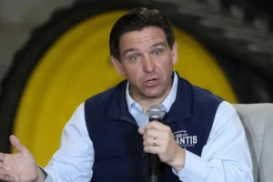 DeSantis hits back at Trump in campaign blitz in US