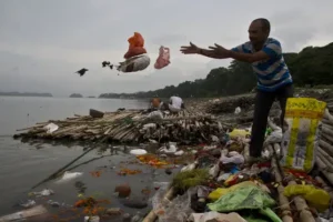 Negotiators take key step towards landmark treaty to end plastic waste