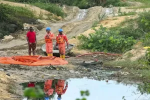 Oil spill from Shell pipeline contaminates farms and river in Nigeria